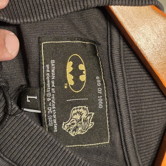 DARCSPORT BATMAN BORN OF SHADOWS SHIRT SIZE LARGE NEW WITH TAGS - Picture 5 of 5